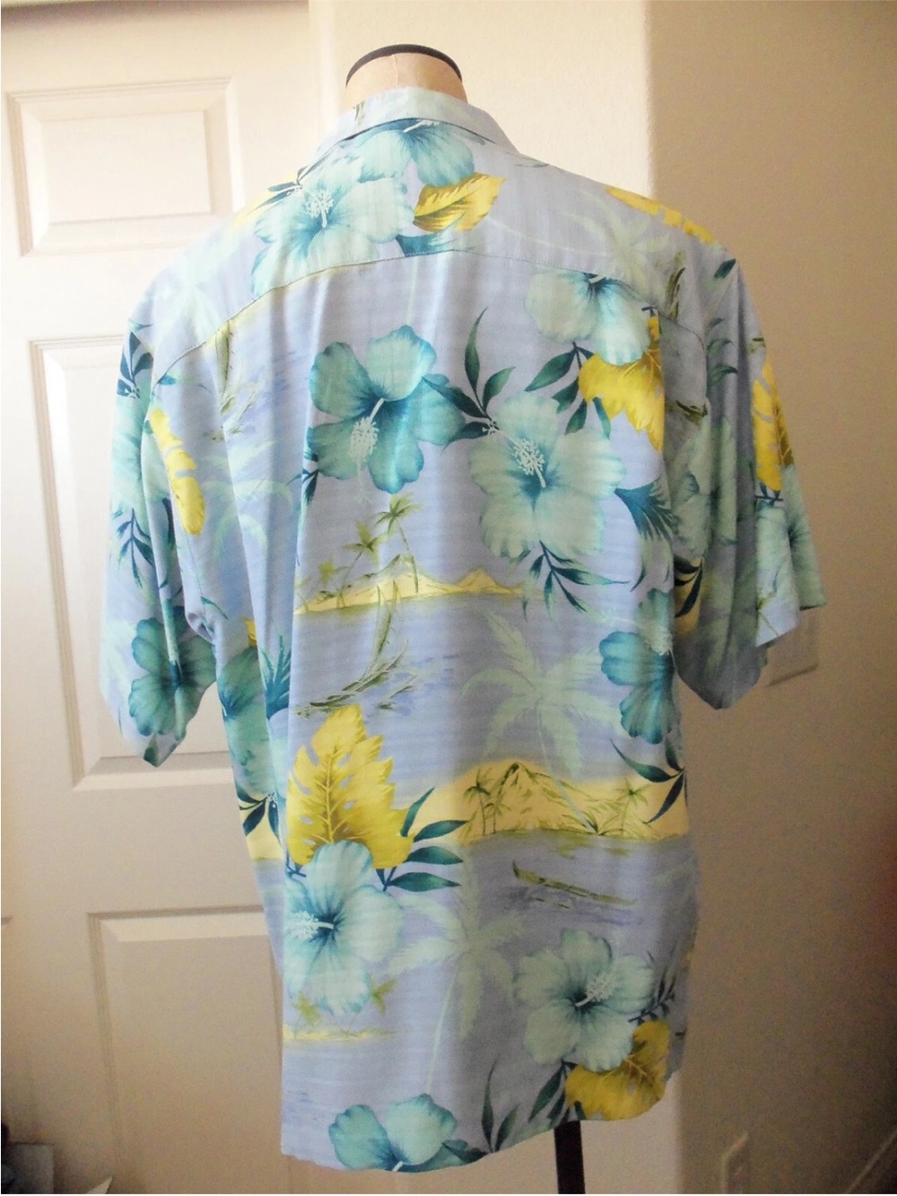 Tommy Bahama,Silk Hibiscus Island Silk Camp Shirt Hawaiian Beach Resort,Size XXL - Picture 3 of 10